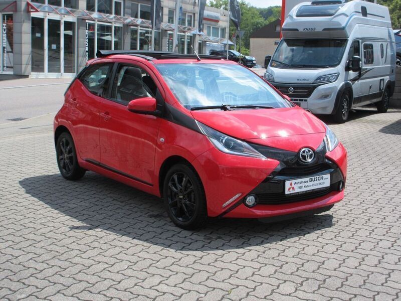 Super red 5 Gebraucht 2017 Toyota Aygo X-wave Kleinwagen | 8.900 € (Fairer Preis) - Bild 1/4