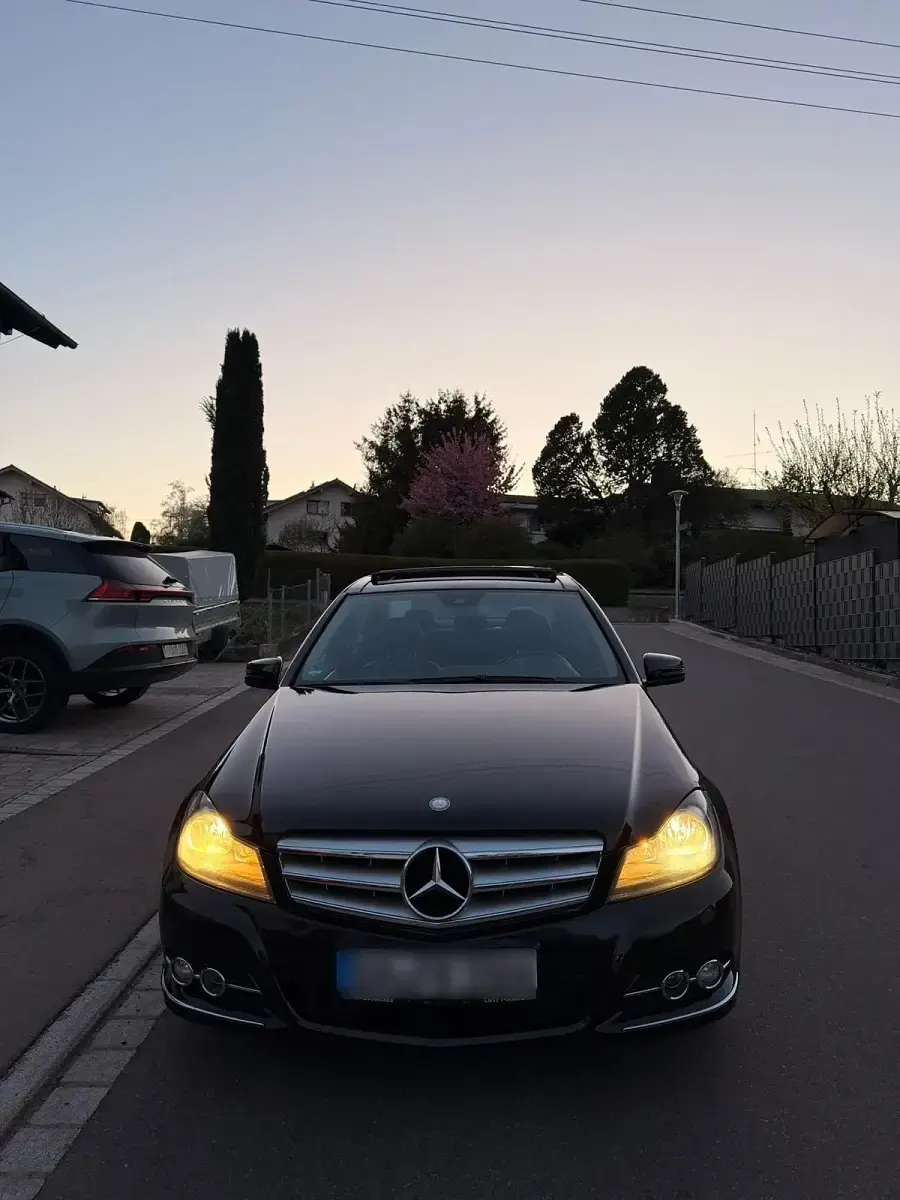 Gebraucht Mercedes C200 183 PS (134 kW) 2012 Schwarz Limousine