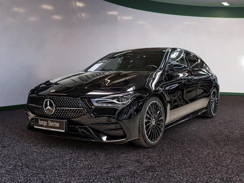 Schwarz / kosmosschwarz Gebraucht 2024 Mercedes CLA250 Shooting Brake Advanced Plus Kombi | 45.885 € (Teuer) - Bild 1/4