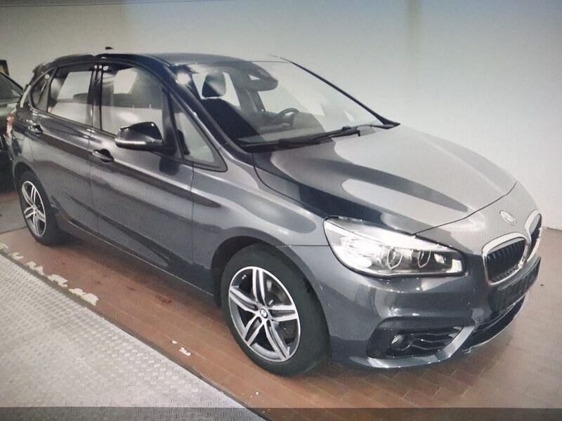 Grau Gebraucht 2016 BMW 218 Active Tourer Sport Line Van / Kleinbus | 7.980 € (Superpreis) - Bild 1/4