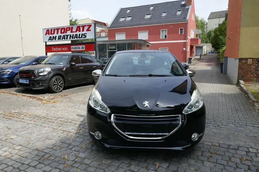 Gebraucht Peugeot 208 Allure 120 PS (88 kW) 2015 Schwarz Kleinwagen