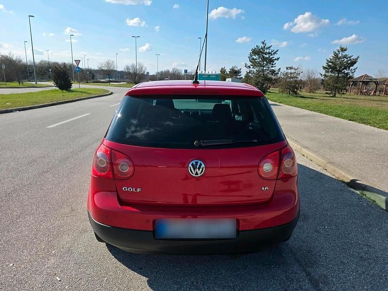 Gebraucht VW Golf VI 102 PS (75 kW) 2009 Rot Kleinwagen