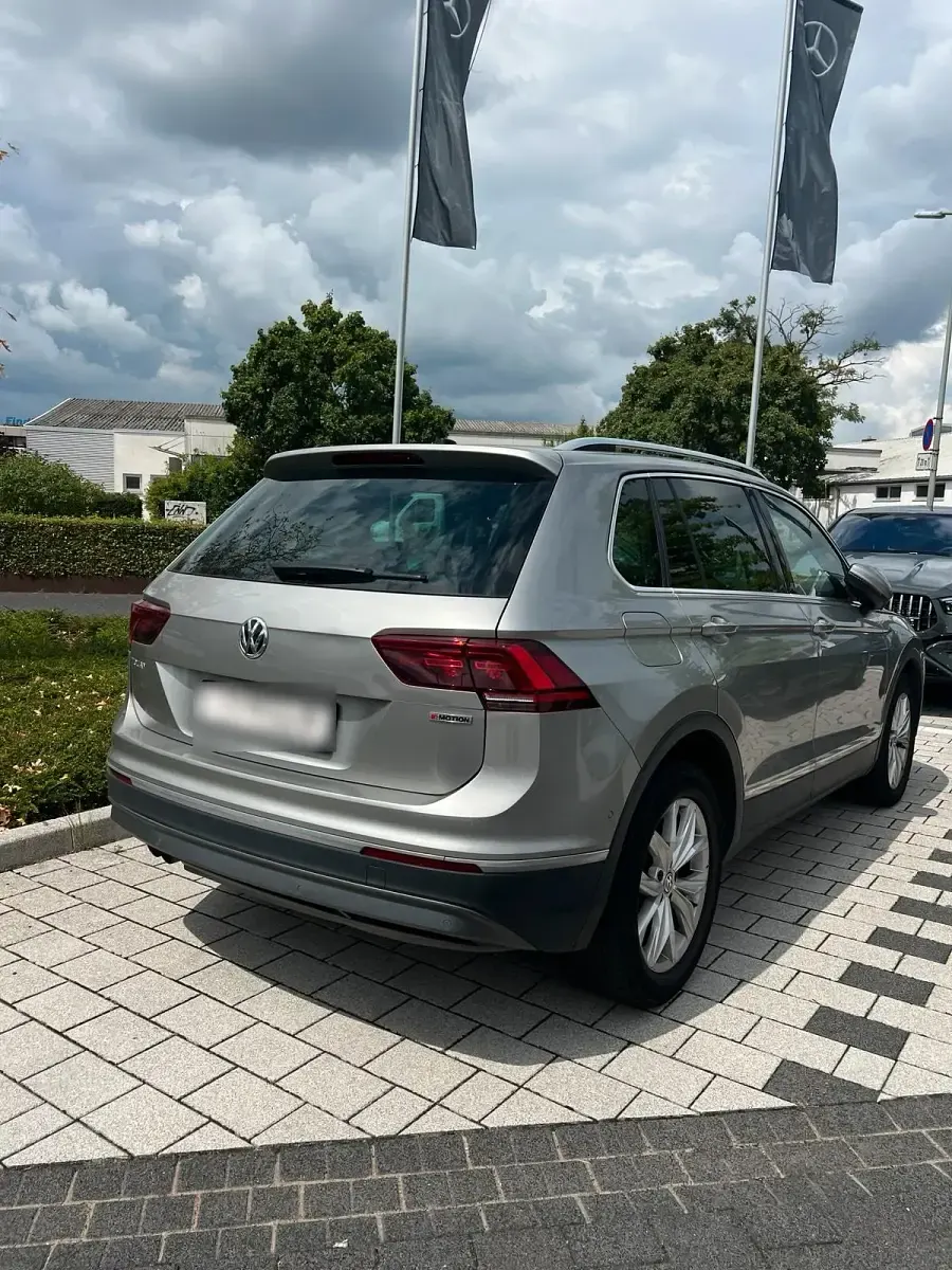 Gebraucht VW Tiguan Individual 150 PS (110 kW) 2020 Grau SUV