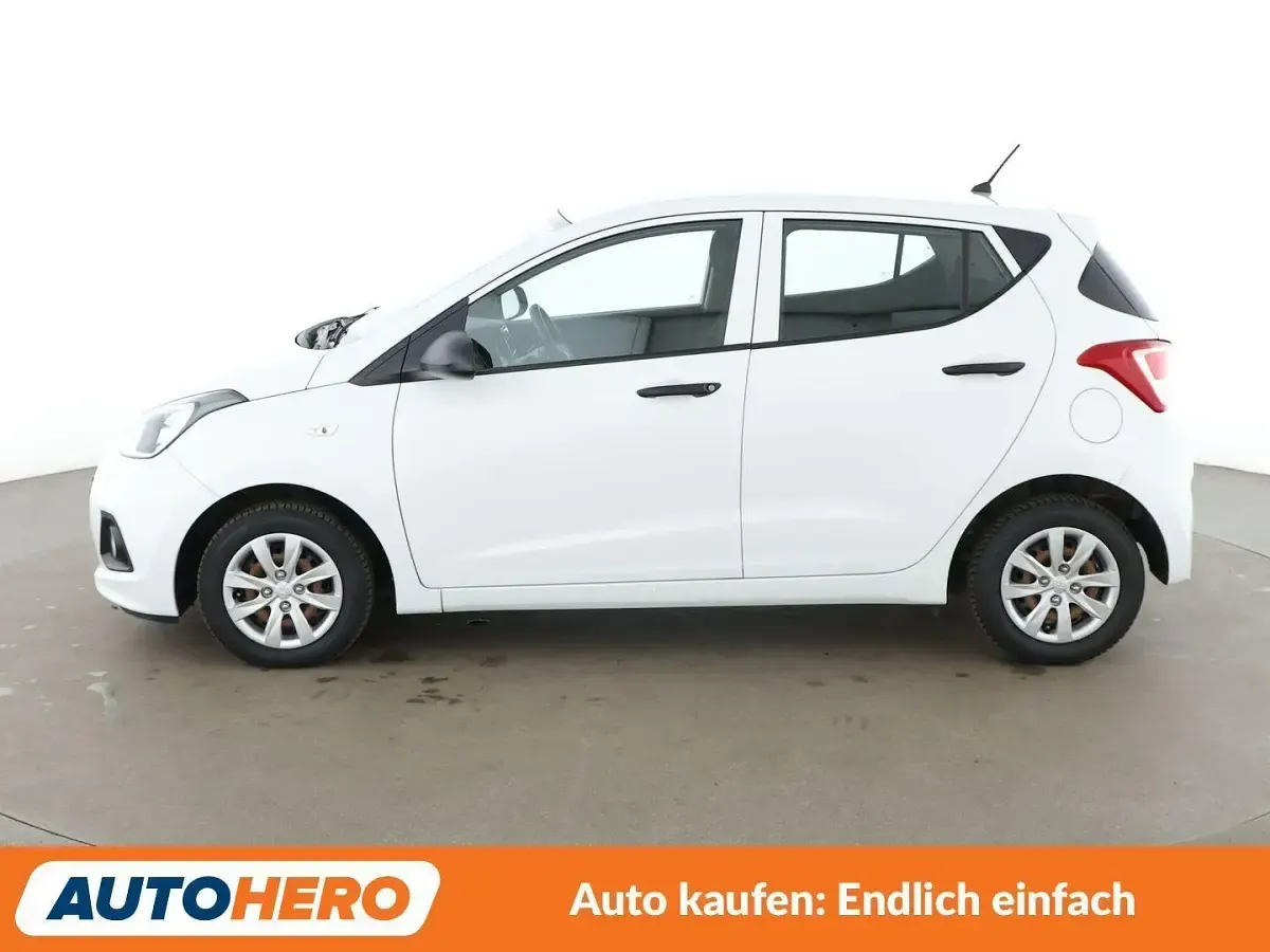 Gebraucht Hyundai i10 Basis 67 PS (49 kW) 2015 Weiß Kleinwagen