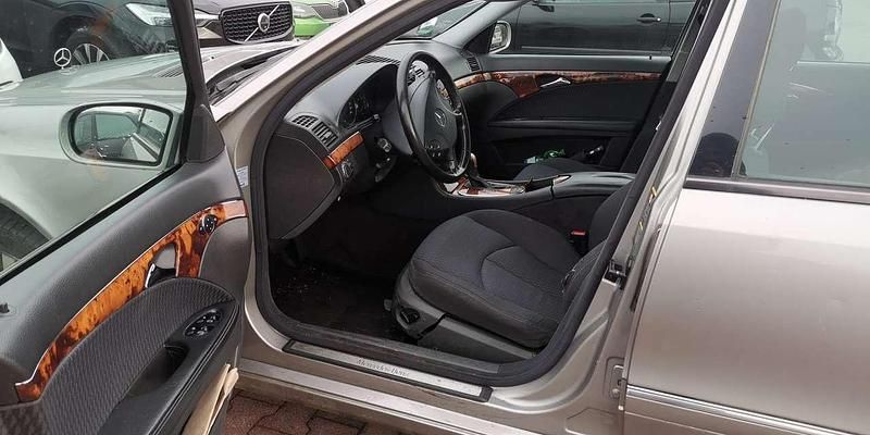 Gebraucht Mercedes E200 Elegance 122 PS (89 kW) 2003 Grau Limousine