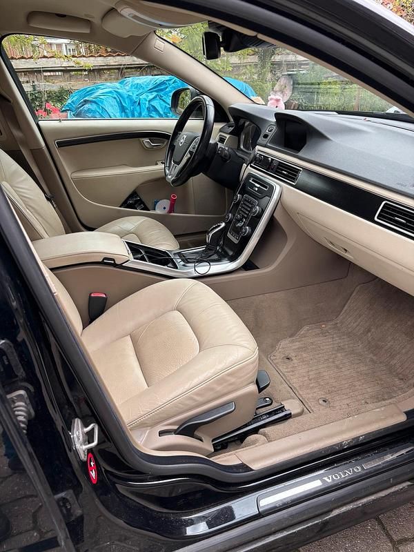 Gebraucht Volvo V70 Momentum 181 PS (133 kW) 2014 Schwarz Kombi