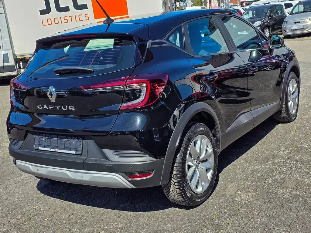 Używany Renault Captur Evolution 140 KM (102 kW) 2023 Czarny SUV