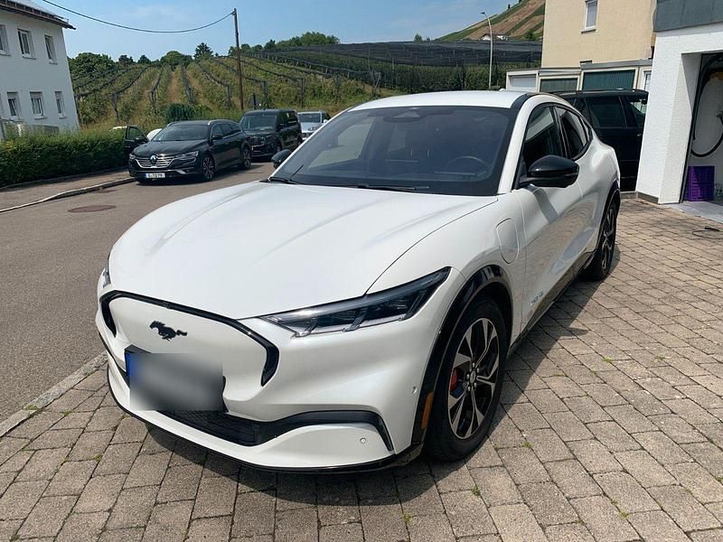 Weiß Gebraucht 2021 Ford Mustang Mach-E SUV | 28.250 € (Guter Preis) - Bild 1/4