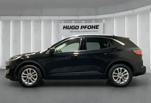 Gebraucht Ford Kuga Titanium 120 PS (88 kW) 2022 Agate black metallic SUV