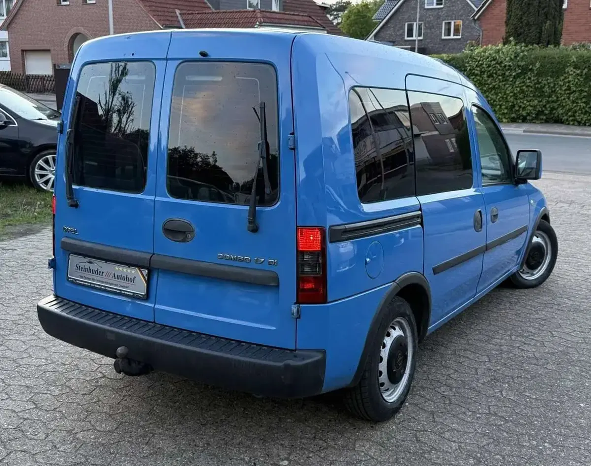 Gebraucht Opel Combo 75 PS (55 kW) 2005 Himmelblau Van / Kleinbus