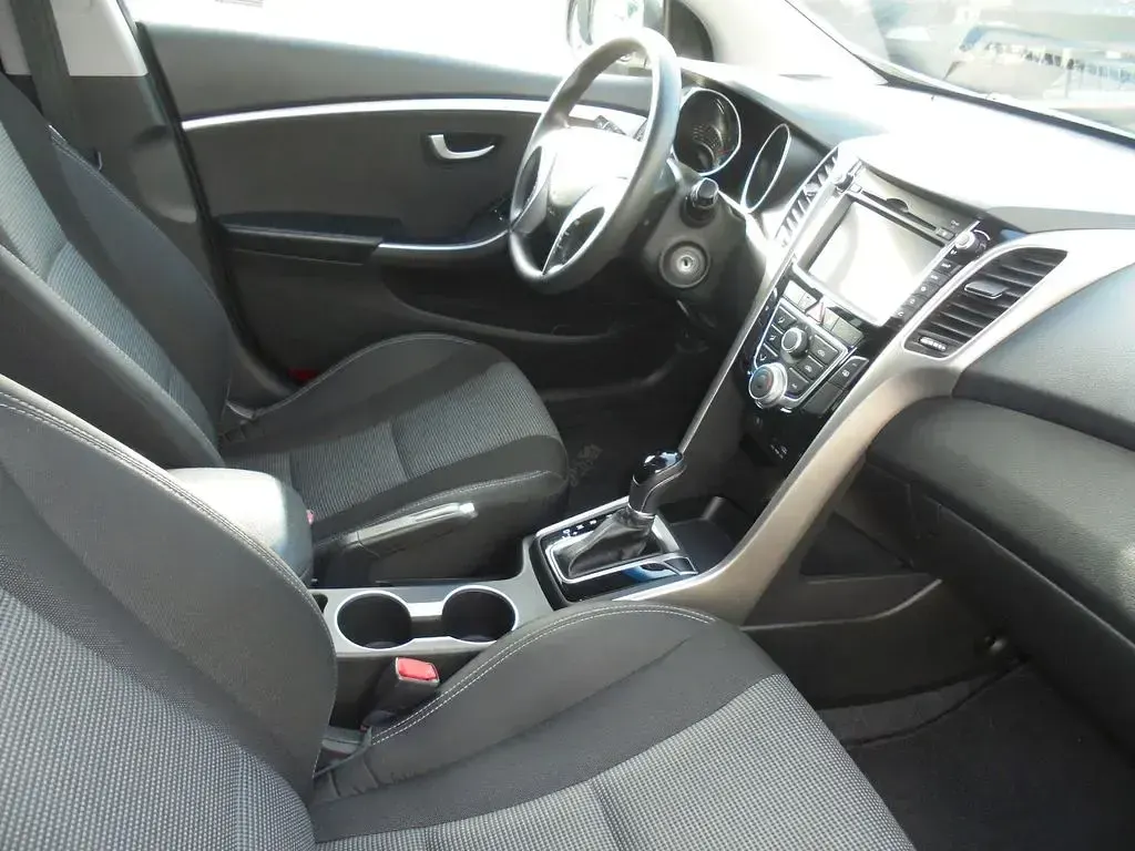 Gebraucht Hyundai i30 Style 110 PS (80 kW) 2017 Weiß Limousine