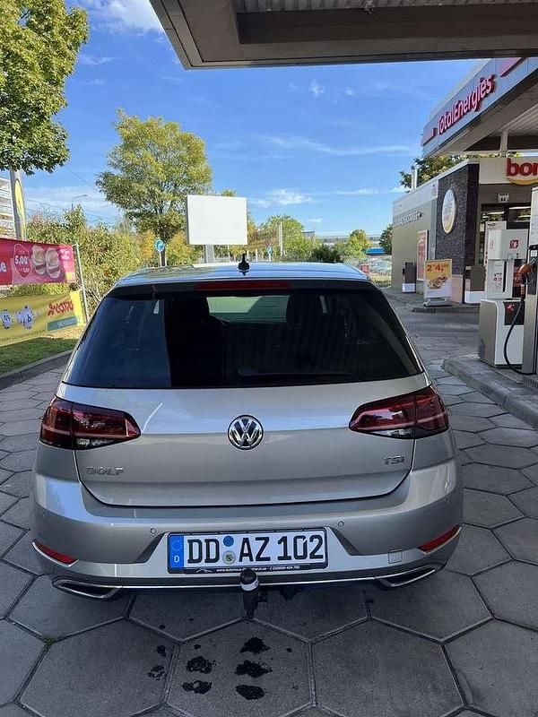 Grau Gebraucht 2017 VW Golf VII Limousine | 13.000 € (Guter Preis) - Bild 1/4