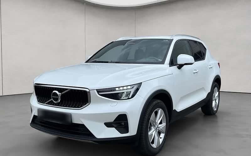 Weiß Gebraucht 2024 Volvo XC40 Core SUV | 31.990 € (Superpreis) - Bild 1/4