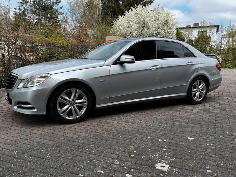 Grau Gebraucht 2012 Mercedes E220 Avantgarde Limousine | 12.499 € (Guter Preis) - Bild 1/4