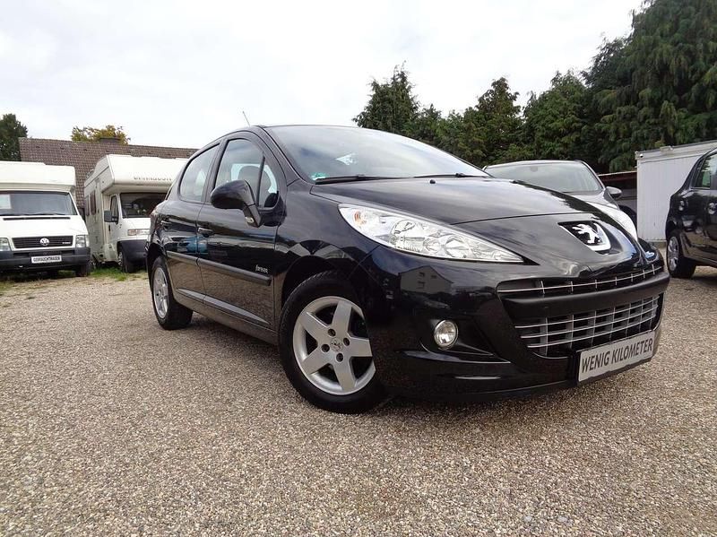 Gebraucht Peugeot 207 Forever 95 PS (69 kW) 2012 Schwarz Kleinwagen