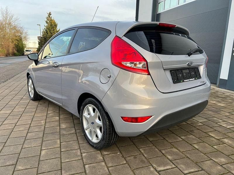 Gebraucht Ford Fiesta Champions Edition 82 PS (60 kW) 2012 Grau Kleinwagen