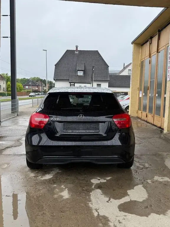Gebraucht Mercedes A180 122 PS (89 kW) 2013 Schwarz Limousine