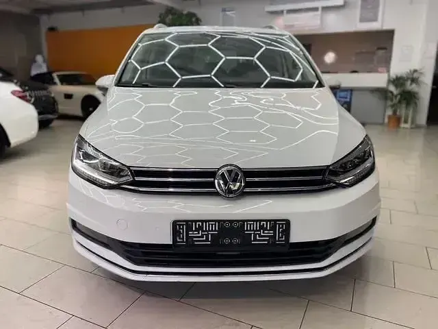 Gebraucht VW Touran Highline 190 PS (139 kW) 2020 Pure white Van / Kleinbus