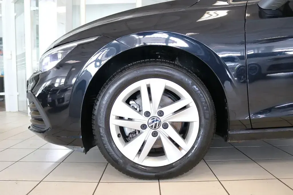 Gebraucht VW Golf VIII Life 131 PS (96 kW) 2023 Schwarz Limousine