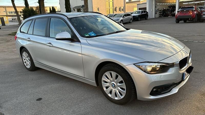 Silber Gebraucht 2017 BMW 318 Kombi | 15.000 € (Fairer Preis) - Bild 1/4