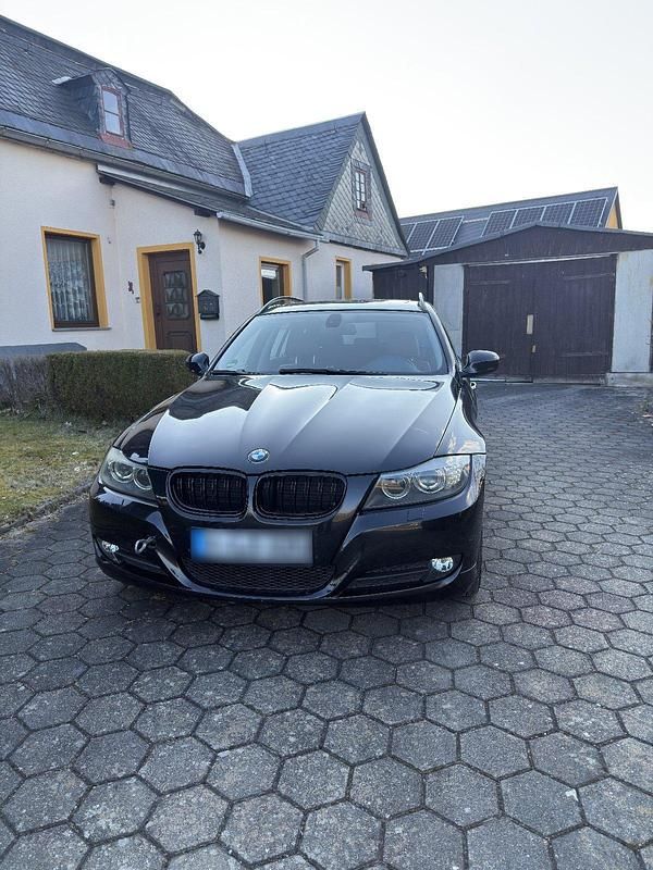 Gebraucht BMW 320 170 PS (125 kW) 2008 Schwarz Kombi