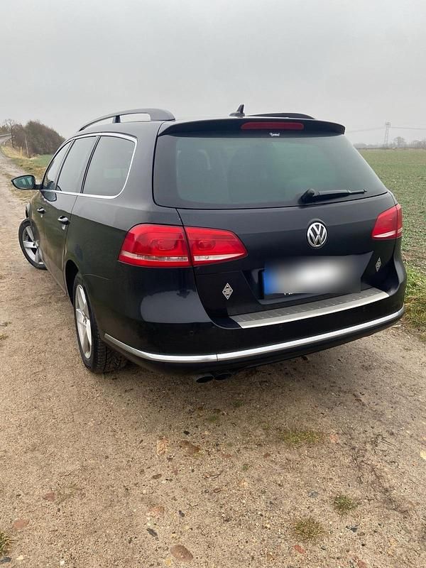 Gebraucht VW Passat 140 PS (102 kW) 2012 Schwarz Kombi