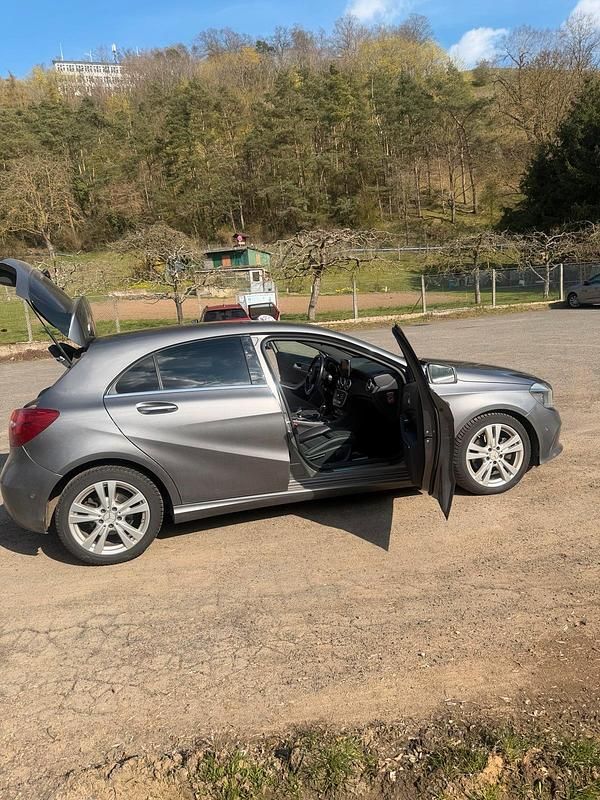Gebraucht Mercedes A200 136 PS (100 kW) 2016 Grau Limousine