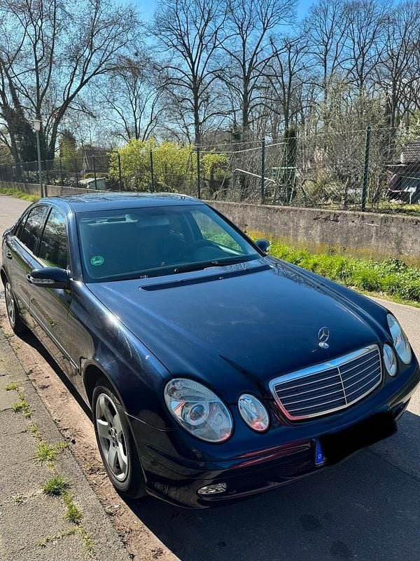 Gebraucht Mercedes E220 150 PS (110 kW) 2002 Blau Limousine