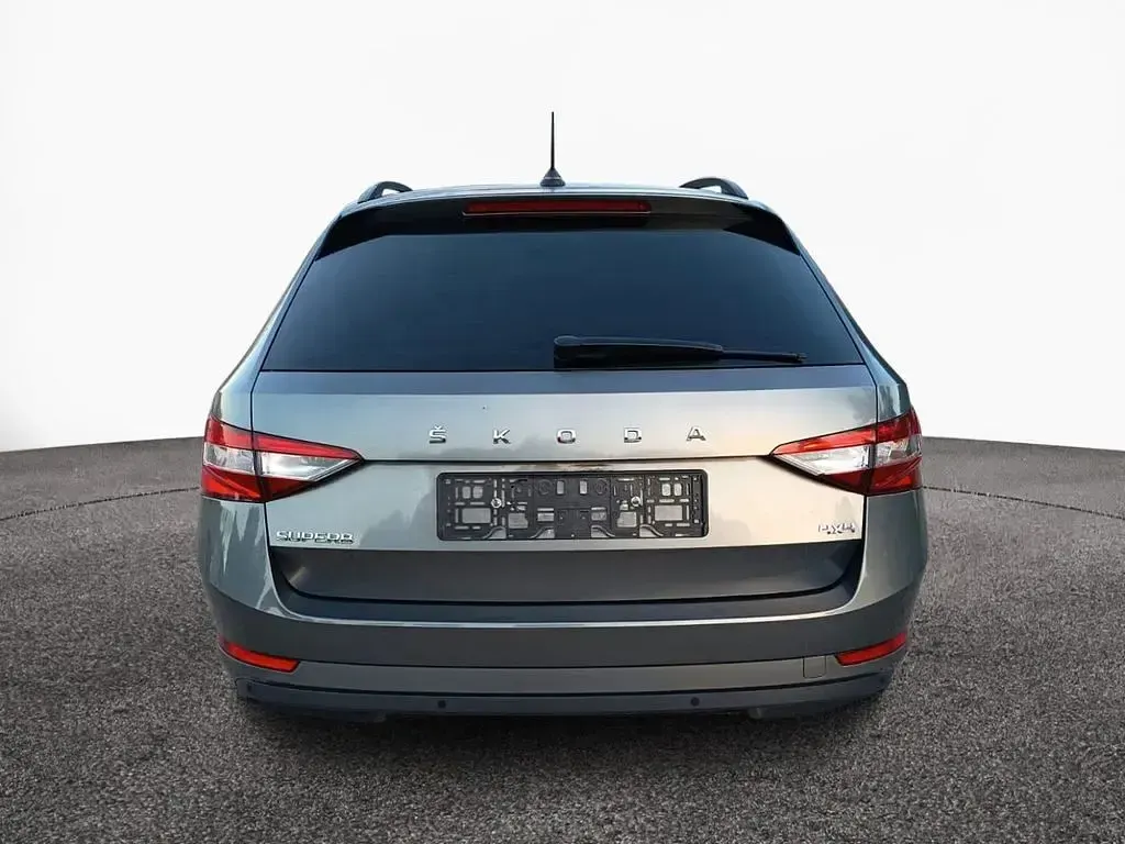 Gebraucht Skoda Superb Ambition 200 PS (147 kW) 2022 Grau Kombi