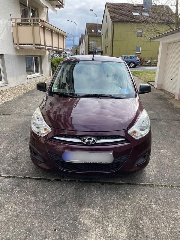 Gebraucht Hyundai i10 69 PS (50 kW) 2012 Violet Kleinwagen