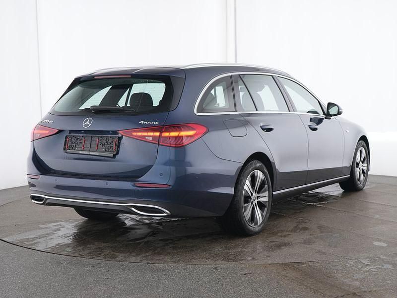 Gebraucht Mercedes C300e Avantgarde 197 PS (144 kW) 2025 Blau Limousine