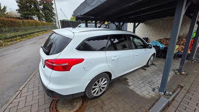 Gebraucht Ford Focus Titanium 120 PS (88 kW) 2016 Weiß Limousine