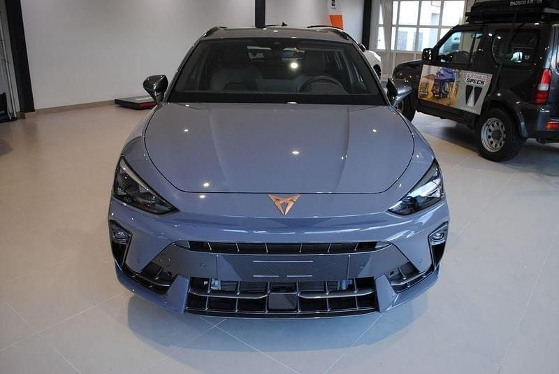 Neu Cupra Leon 150 PS (110 kW) 2025 Grau Limousine