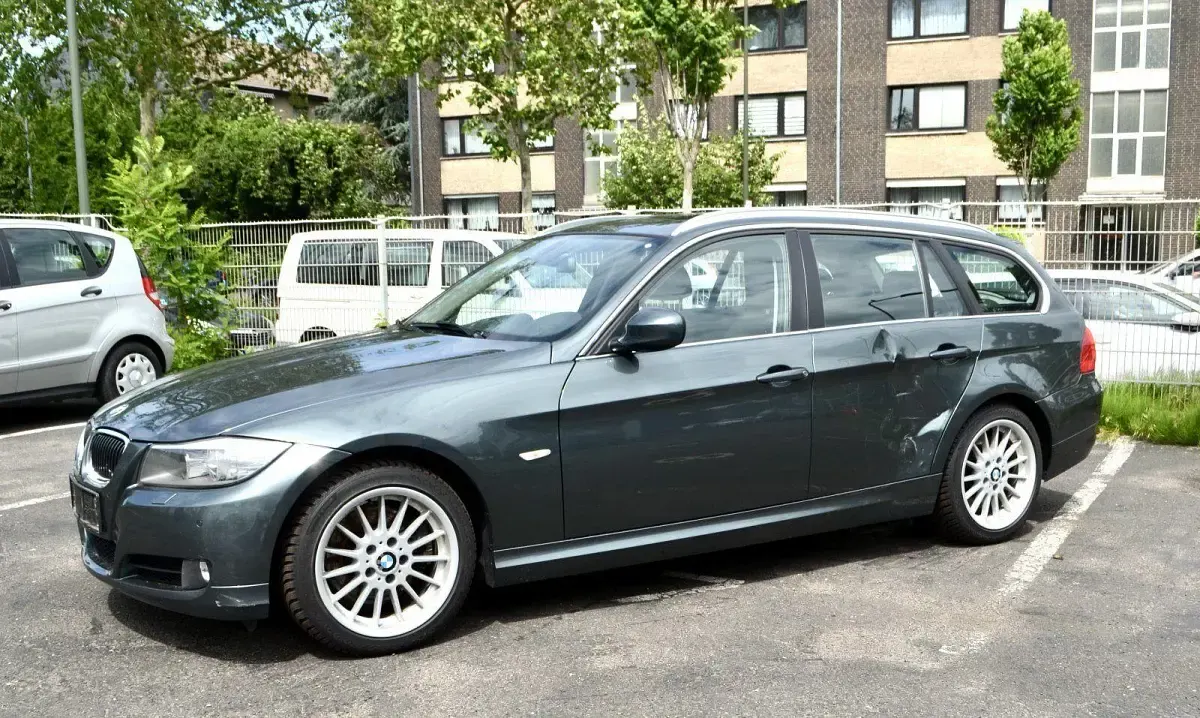 Gebraucht BMW 330 Performance 245 PS (180 kW) 2010 Grün Kombi