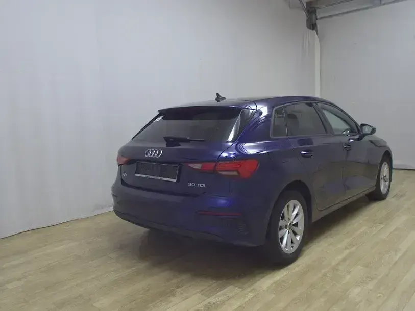 Używany Audi A3 Basis 150 KM (110 kW) 2022 Niebieski Sedan/Limuzyna