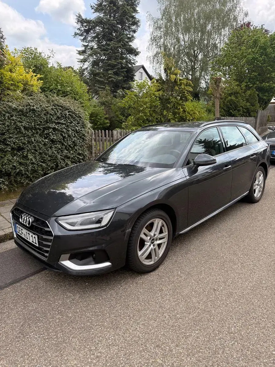 Używany Audi A4 136 KM (100 kW) 2021 Srebrny Kombi