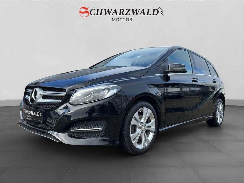 Nachtschwarz Gebraucht 2016 Mercedes 200 Limousine | 16.880 € (Fairer Preis) - Bild 1/4