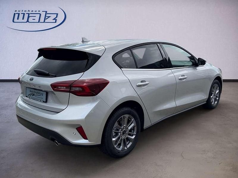 Gebraucht Ford Focus Titanium 125 PS (91 kW) 2025 Polarsilber Limousine