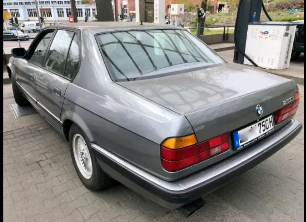 Używany BMW 750 300 KM (220 kW) 1991 Szary Sedan/Limuzyna