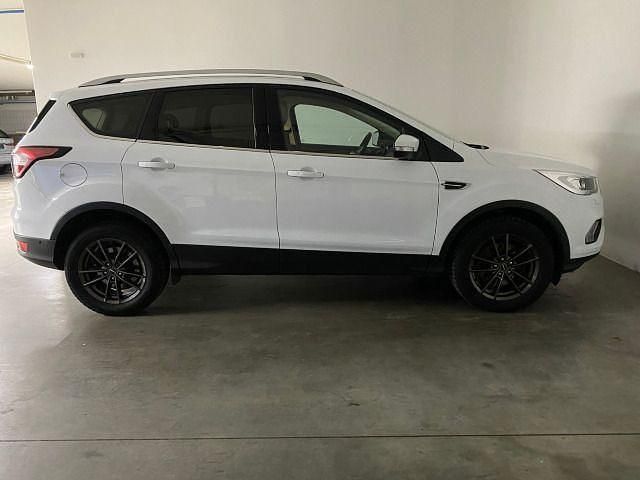 Gebraucht Ford Kuga Titanium 150 PS (110 kW) 2019 Weiß SUV