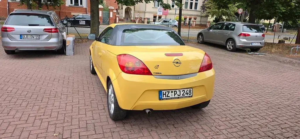 Gebraucht Opel Tigra 90 PS (66 kW) 2006 Gelb Cabrio