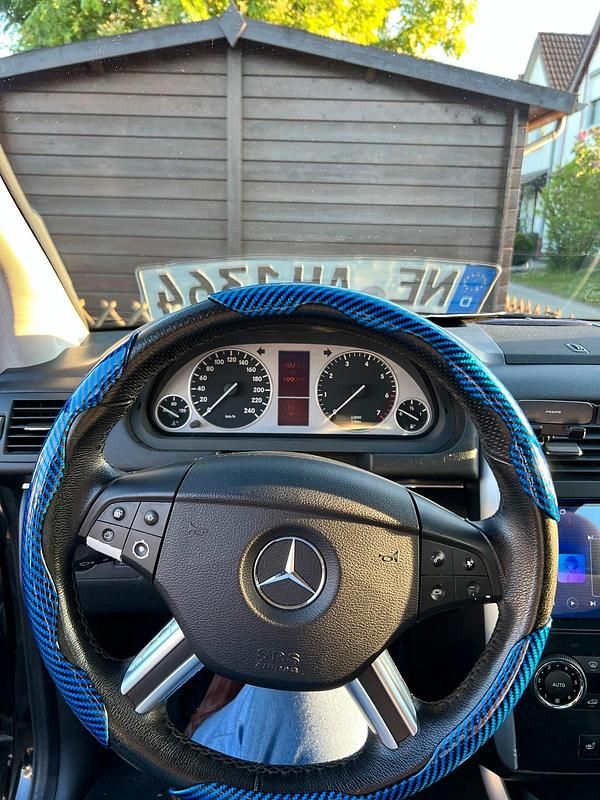 Schwarz Gebraucht 2006 Mercedes B200 Van / Kleinbus | 3.900 € (Fairer Preis) - Bild 1/4