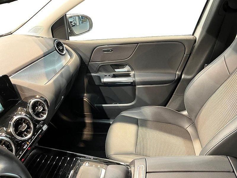 Gebraucht Mercedes B200 Progressive 163 PS (119 kW) 2021 Iridiumsilber metallic Van / Kleinbus