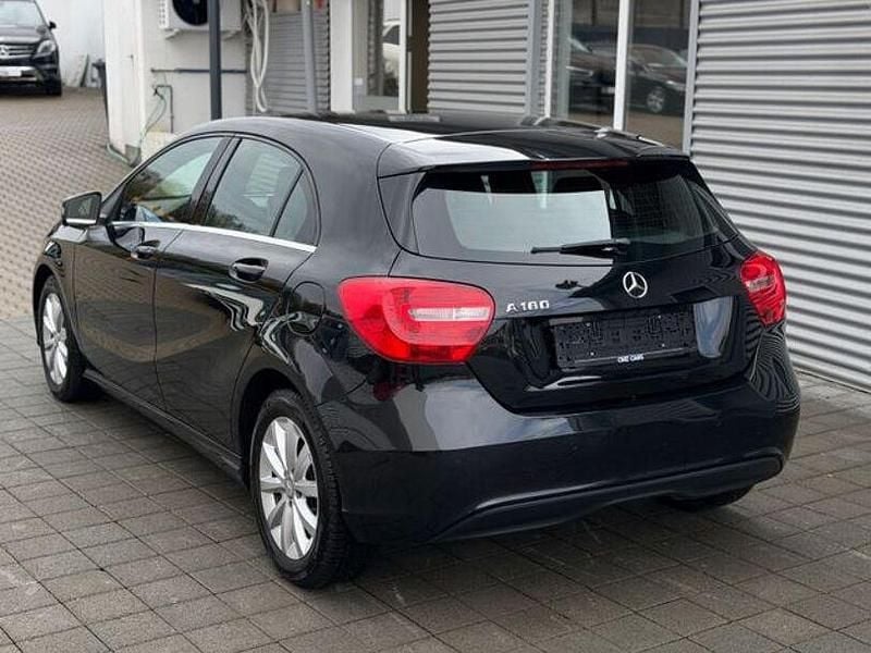 Gebraucht Mercedes A180 122 PS (89 kW) 2013 Schwarz Limousine