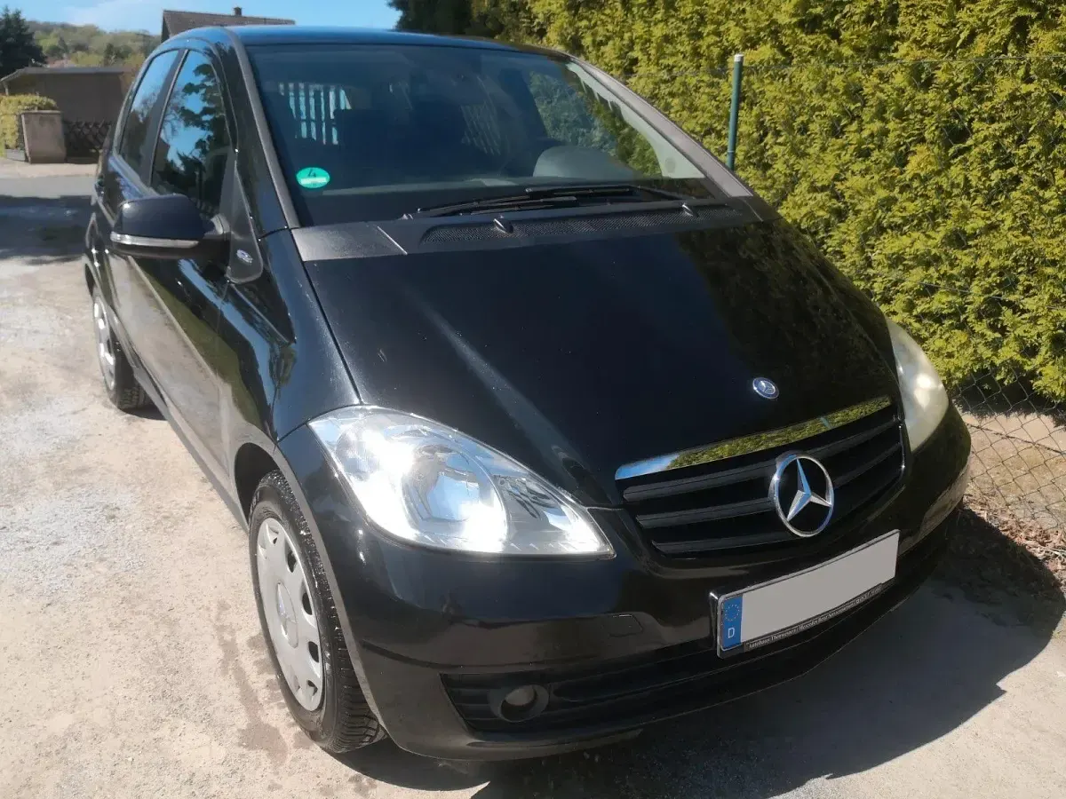 Używany Mercedes A160 95 KM (69 kW) 2011 Czarny Hatchback