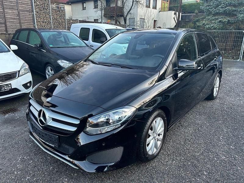 Schwarz Gebraucht 2015 Mercedes B200 Van / Kleinbus | 7.950 € (Superpreis) - Bild 1/4