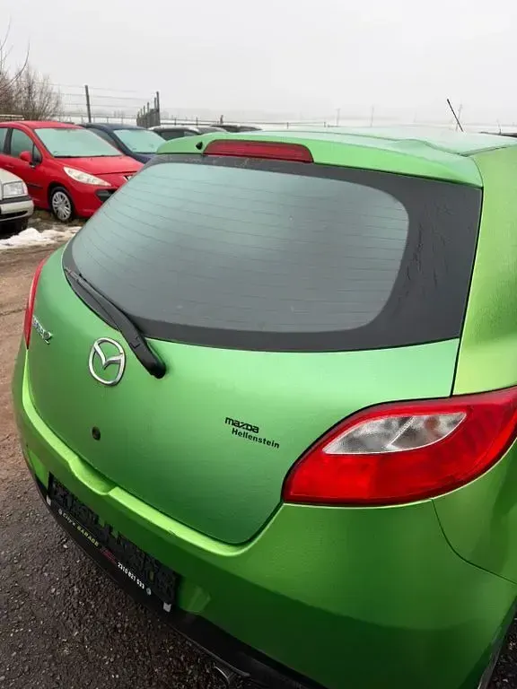 Usata Mazda 2 Independence 86 CV (63 kW) 2009 Verde Utilitaria
