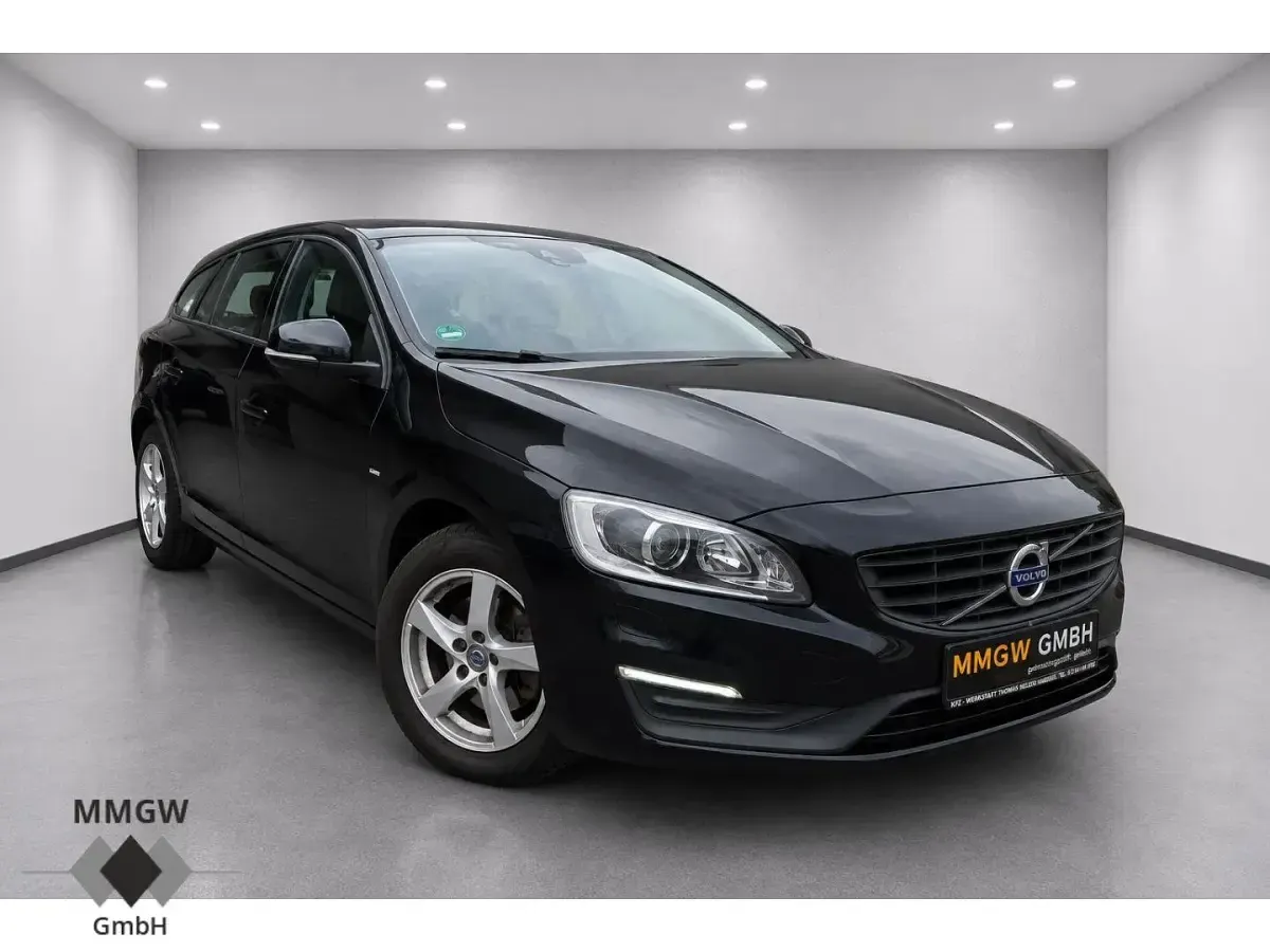 Gebraucht Volvo V60 Kinetic 150 PS (110 kW) 2015 Schwarz Kombi