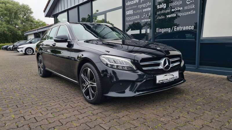 Schwarz Gebraucht 2021 Mercedes C300e Avantgarde Kombi | 16.990 € - Bild 1/4