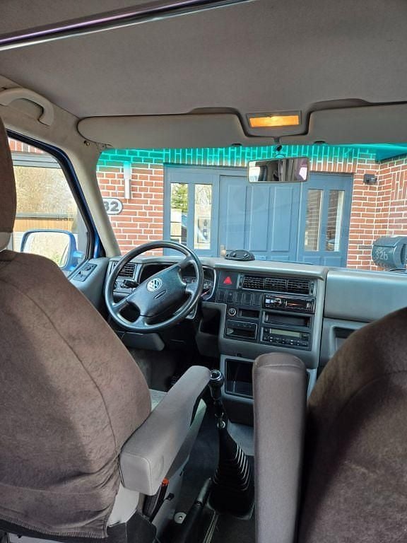 Second-hand VW T4 102 CP (75 kW) 2002 Albastru Van